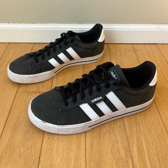 Men’s Adidas Daily 3.0 Shoes - Dark Gray - Size 9 - Picture 2 of 9